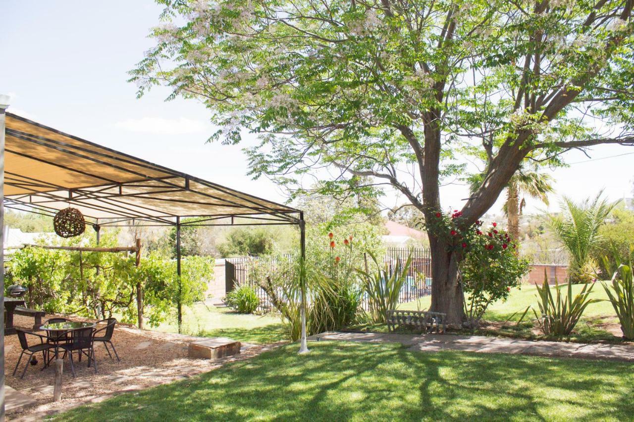 Haus Holzapfel Hotel Beaufort West Exterior photo
