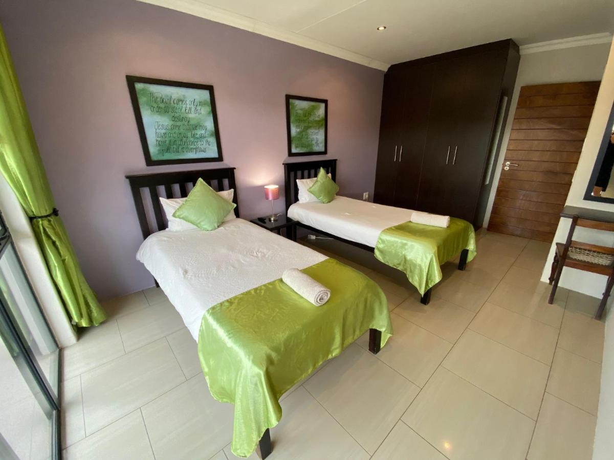 Haus Holzapfel Hotel Beaufort West Exterior photo