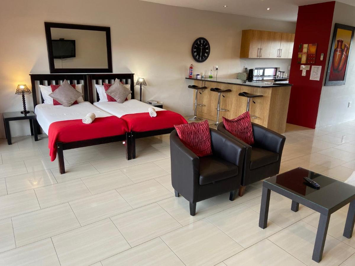 Haus Holzapfel Hotel Beaufort West Exterior photo